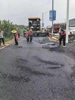 沥青道路施工_道路刷黑